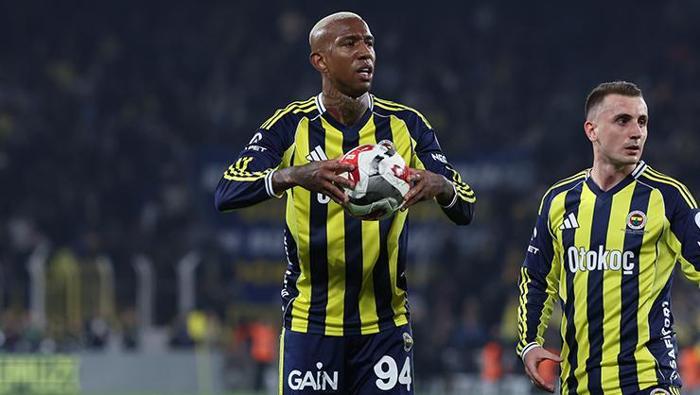 Puan kaybı sonrası Fenerbahçeli futbolculardan hakeme tepki Skandal bir karar verildi