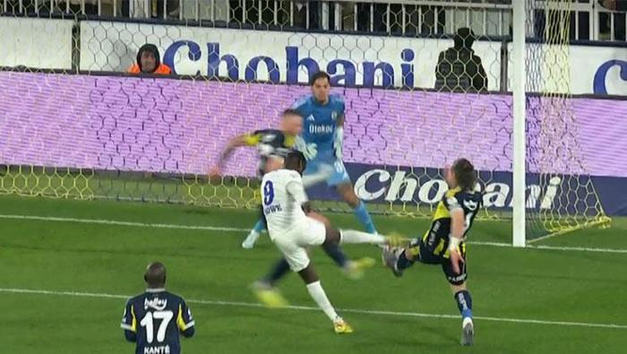RİZESPORUN PENALTI BEKLEDİĞİ İKİNCİ POZİSYON