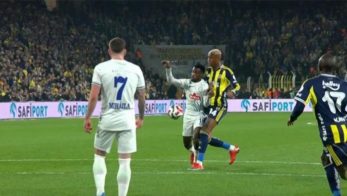 RİZESPORUN PENALTI BEKLEDİĞİ POZİSYON