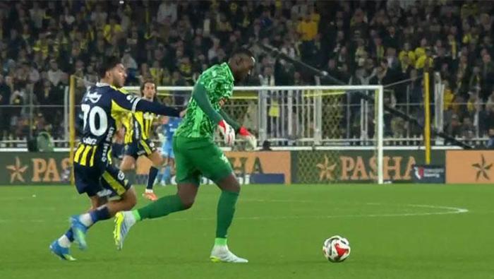 RİZESPORUN GOLÜ ÖNCESİ FAUL VAR MI