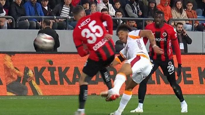 GABRIEL SARANIN FAUL YAPTIĞI POZİSYON