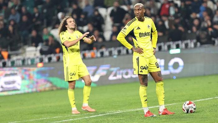 Kupadan elenen Fenerbahçeye usta isimden sert eleştiri: Tedesco için filmin senaryosunu zorlaştırıyor | Oynadığı her maç geriye gidiyor