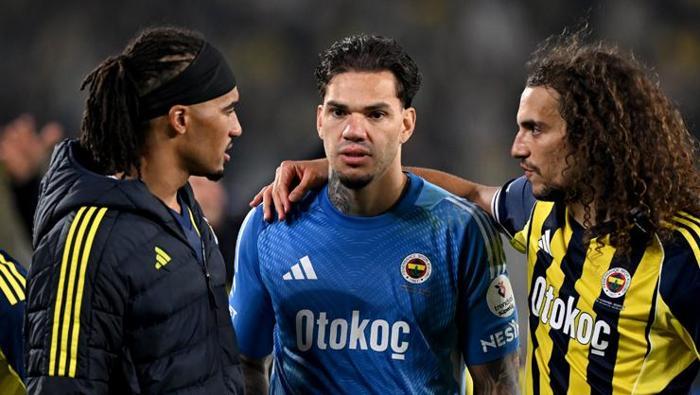 Fenerbahçede derbi sonrası ortalık karıştı, oyuncular çılgına döndü Kadro dışı bırakın