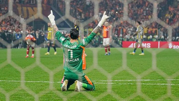 Andrea Berta, transfer için Galatasarayın kapısını çaldı Derbide iki yıldızı izledi: 130 milyon Euro...