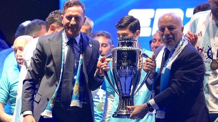 Süper Ligin yeni takımı Erzurumspor FK şampiyonluk kupasını aldı