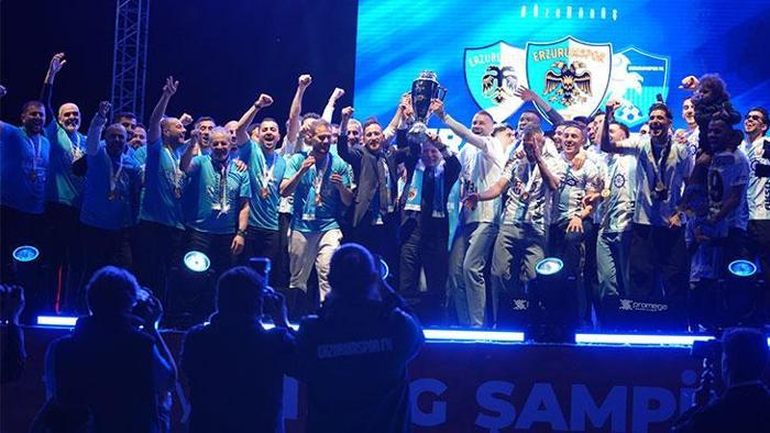 Süper Ligin yeni takımı Erzurumspor FK şampiyonluk kupasını aldı