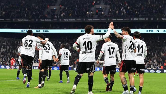 Beşiktaş yeni stoperini buldu Sergen Yalçın transfer için onay verdi