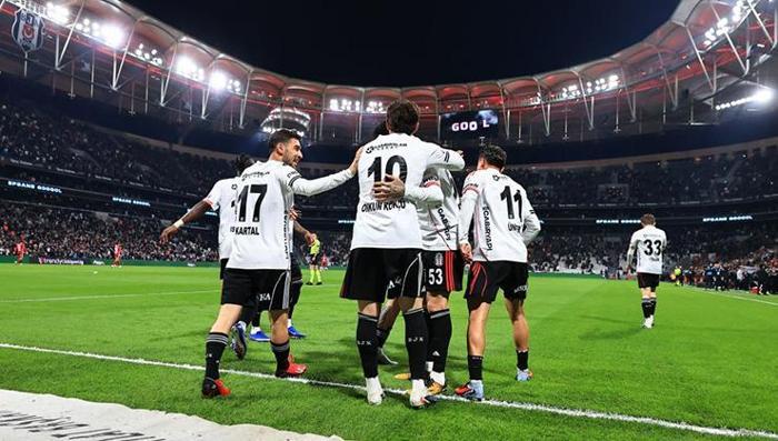 Beşiktaş yeni stoperini buldu Sergen Yalçın transfer için onay verdi
