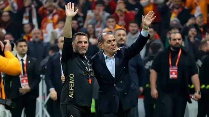 Galatasarayda Osimhen gidiyor, iki dünya yıldızı geliyor Ünlü menajer bombayı patlattı