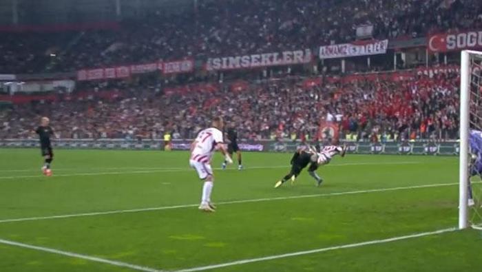 G.SARAYIN PENALTI BEKLEDİĞİ POZİSYON