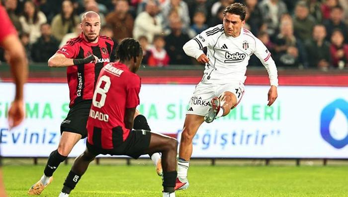 Beşiktaşta Sergen Yalçın biletini kesti Geldiği gibi gidiyor