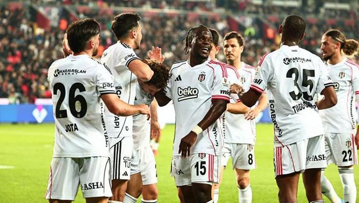 Beşiktaşta Sergen Yalçın biletini kesti Geldiği gibi gidiyor