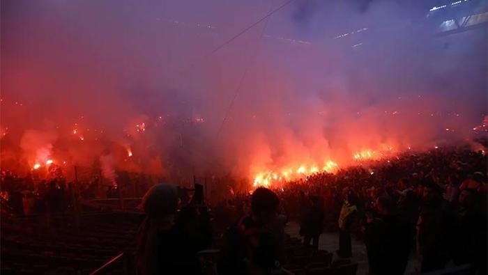 Galatasarayda sıkıyönetim Kemerburgaza girişler yasaklandı, kuş uçurtulmayacak