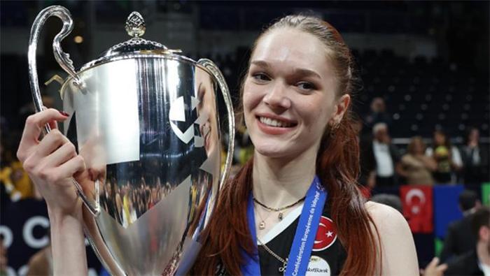 VakıfBankın Rus yıldızı Marina Markova ülkesini salladı Artık tahtında oturuyor ve bu hayranlık uyandırıcı