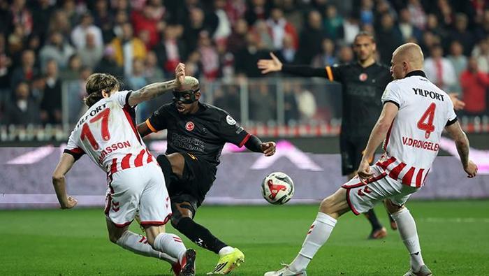 Galatasarayda Dursun Özbekten Fenerbahçe tarifesi Hedef Antalyaspor maçı...