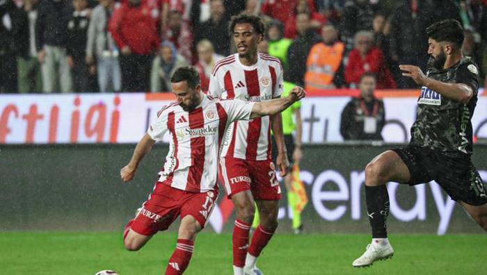 Antalyasporda Galatasaray maçı öncesi kriz patlak verdi Okunmuş su açıklaması: Ne var bunda