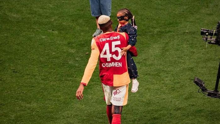 Galatasaray, Osimhen kapısını sert kapattı İlk teklif geldi: Avrupa devinin teklifine şok hamle