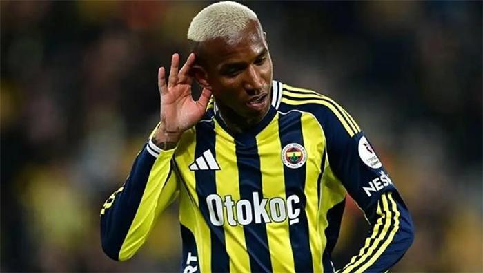 Fenerbahçeli Anderson Talisca tek başına silahlı çeteyi çökertti
