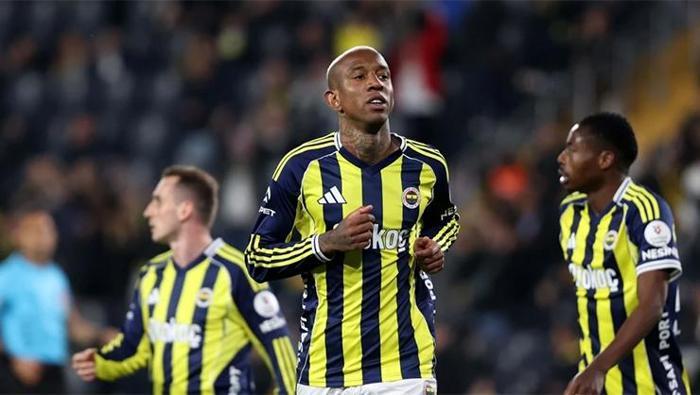 Fenerbahçeli Anderson Talisca tek başına silahlı çeteyi çökertti