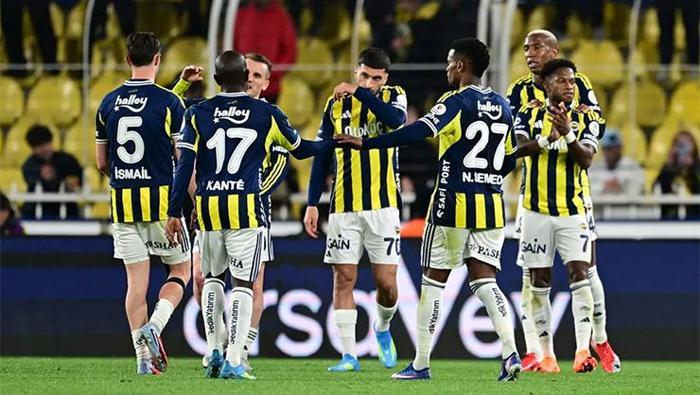 Fenerbahçe bir kez daha sil baştan Geldiği gibi gidiyor: 10 ismin bileti kesildi