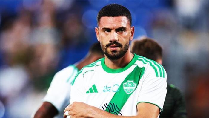 Milli futbolcu Merih Demiraldan anlamlı karar