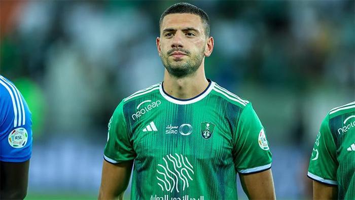 Milli futbolcu Merih Demiraldan anlamlı karar