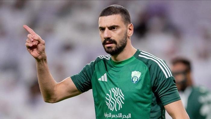 Milli futbolcu Merih Demiraldan anlamlı karar