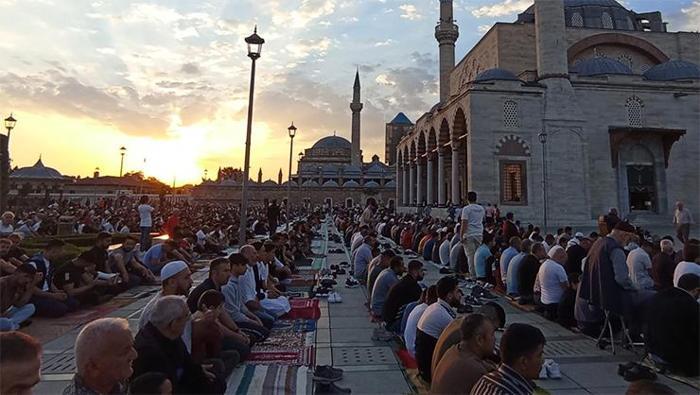 BAYRAM NAMAZI NASIL KILINIR KAÇ REKATTIR