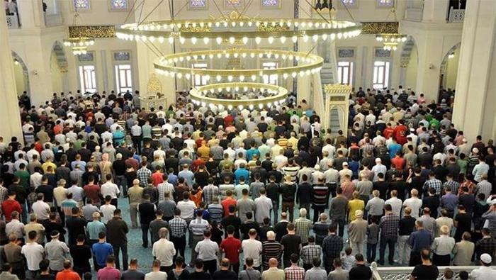 Antalya Bayram Namazı Saati 2026 | Antalyada Kurban Bayramı Namazı Saat Kaçta, Ne Zaman Kılınacak Diyanet Bayram Namazı Vakti