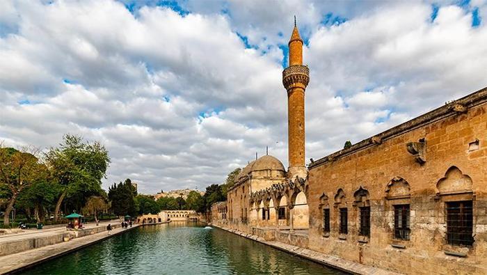 Şanlıurfa Bayram Namazı Saati 2026 | Şanlıurfada Kurban Bayramı Namazı Saat Kaçta, Ne Zaman Kılınacak Diyanet Bayram Namazı Vakti