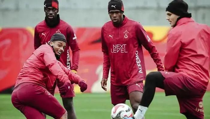Sözleşmeleri sona eriyordu Galatasarayda iki ayrılık kapıda