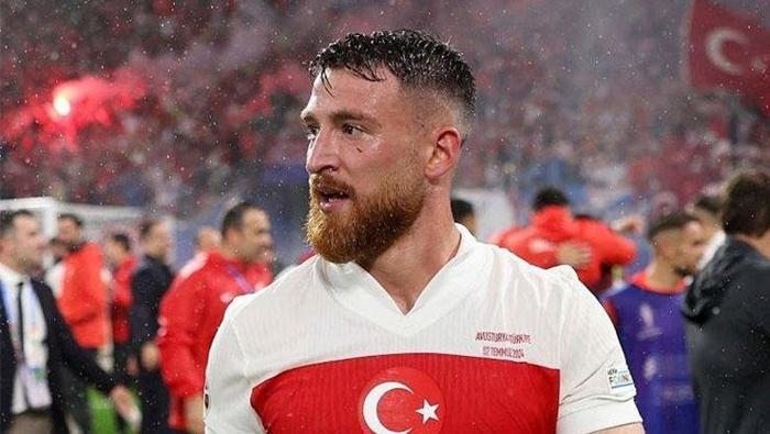 SALİH ÖZCAN SICAK BAKIYOR