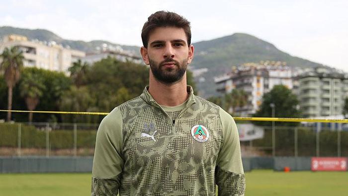 Fenerbahçede Hakan Safi durmuyor Bir futbolcu ile daha anlaşma tamam...