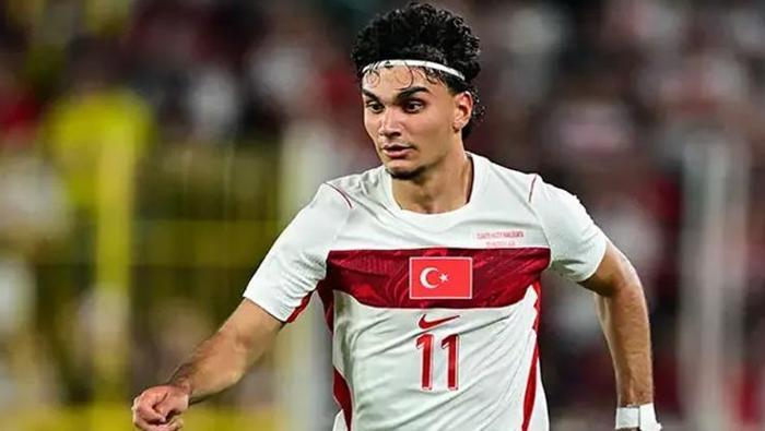 Galatasaray iki milli yıldızın peşinde Görüşmeler resmen başladı