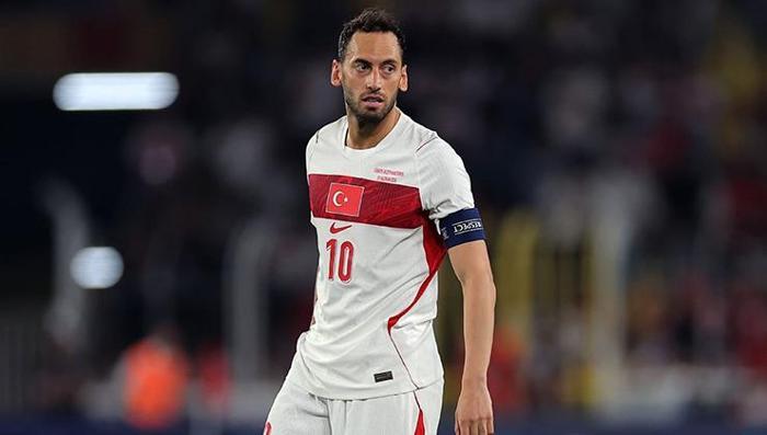 Hakan Çalhanoğlundan Hakan Safinin tekline net cevap Yıllık ücreti dudak uçuklattı