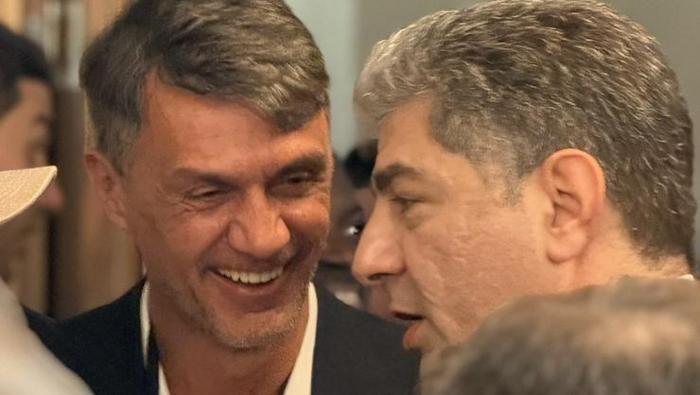 Fenerbahçede Maldini yine Hakan Safiyi yalnız bırakmadı Locasında yerini aldı