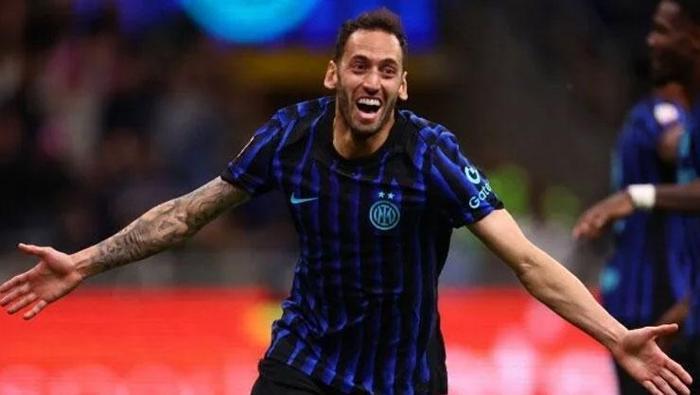 HAKAN ÇALHANOĞLUNUN ŞARKISINI PAYLAŞTI
