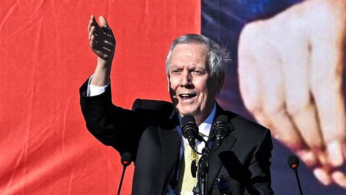 Fenerbahçeden Beşiktaşın eski yıldızına kanca Harekete geçildi