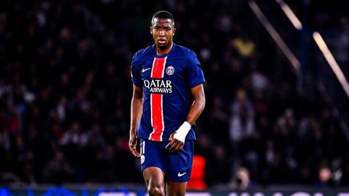 18 - Willian Pacho