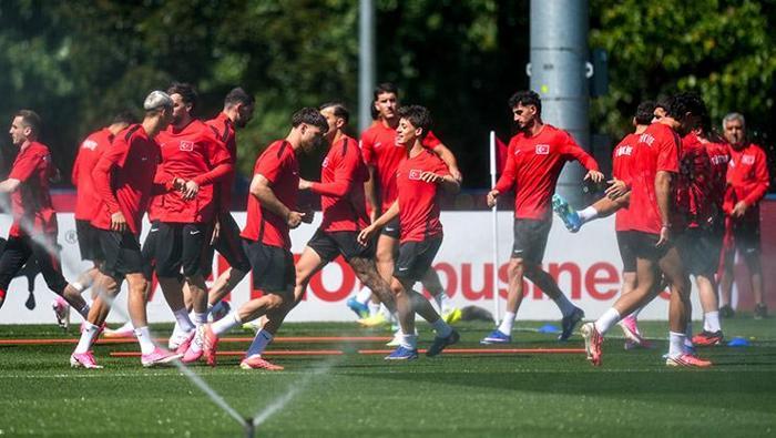 Avustralya maçına saatler kala Montella kötü haberi verdi Arda Güler, Kenan Yıldız, Hakan Çalhanoğlu Kafamda soru işaretleri var