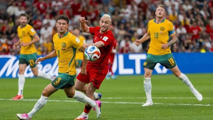 FUTBOL DÜNYASI ŞAŞKIN