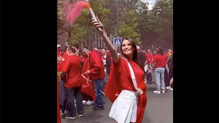 Arda Güler hayranı Rus Model Svetlana iş başında Türkiye forması giyip, paylaştı