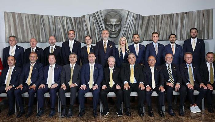 Stuttgarttan Fenerbahçeye transfer tekifi 18 milyon Euro hazır: Geldiği gibi gidiyor mu
