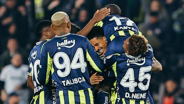 Stuttgarttan Fenerbahçeye transfer tekifi 18 milyon Euro hazır: Geldiği gibi gidiyor mu