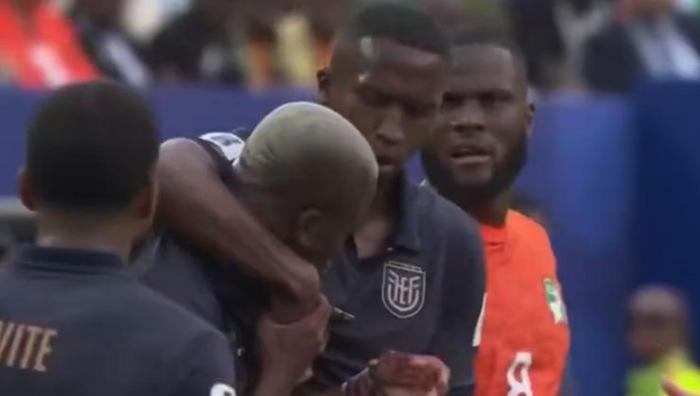Fildişi-Ekvador maçına Singo damgası Önce Enner Valencia ile tartıştı, sonra galibiyeti getirdi: İşte yaşananlar