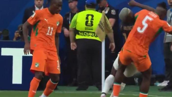 Fildişi-Ekvador maçına Singo damgası Önce Enner Valencia ile tartıştı, sonra galibiyeti getirdi: İşte yaşananlar