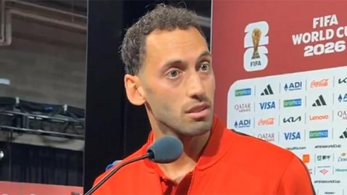 Önce şaşırdı sonra yanıtladı Hakan Çalhanoğlu ve Avustralyalı gazeteci arasında gergin diyalog