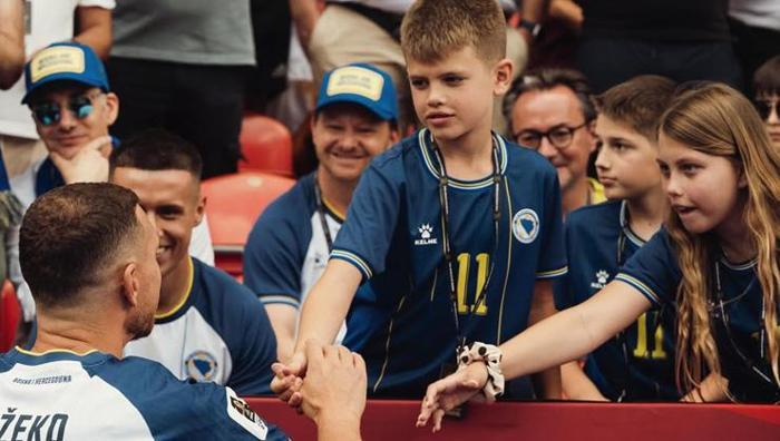 Edin Dzeko için transfer açıklaması geldi Teknik direktör bizzat duyurdu