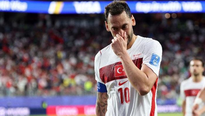 HAKAN ÇALHANOĞLU: KENDİMİZLE GURU DUYMALIYIZ