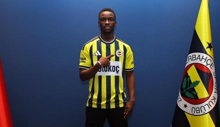 Amara Diouf  -------> Fenerbahçe